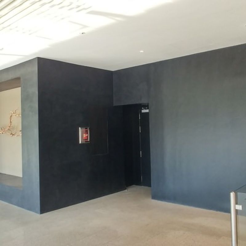 Portal realizado paredes y suelos en microcemento CementDecor