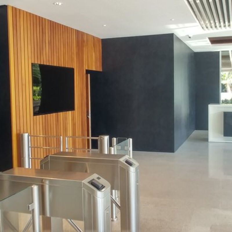 Portal realizado en microcemento por CementDecor