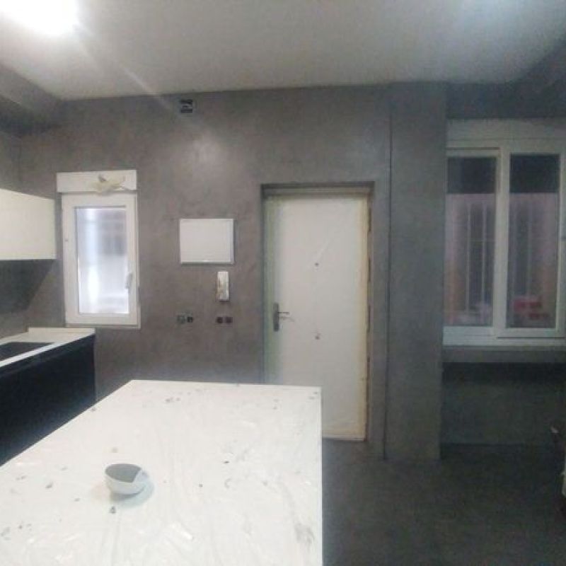 Cocina de Carla Goyanes realizada en microcemento CementDecor